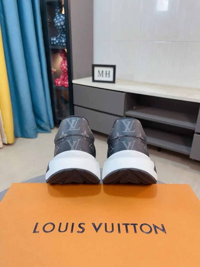 Men's shoes💰458🌸🌸【LV】Louis Vuitton🔍Top Purchasing Agency🇮🇹 Lu Street Fashion God's new sports shoes are coming and are on sale at the counter simultaneously. Original factory configuration, original cowhide fabric imported from Italy, high-quality embossed splicing complex process, sports fashionista, imported water-dyed sheepskin lining, sole: Wang Yuan factory specializes in original sole super comfortable, original factory follow-up goods 🔍🔍High quality, you can enter and leave the counter at will, welcome to compare and synchronize with the counter, code number 38-44, 45 customized